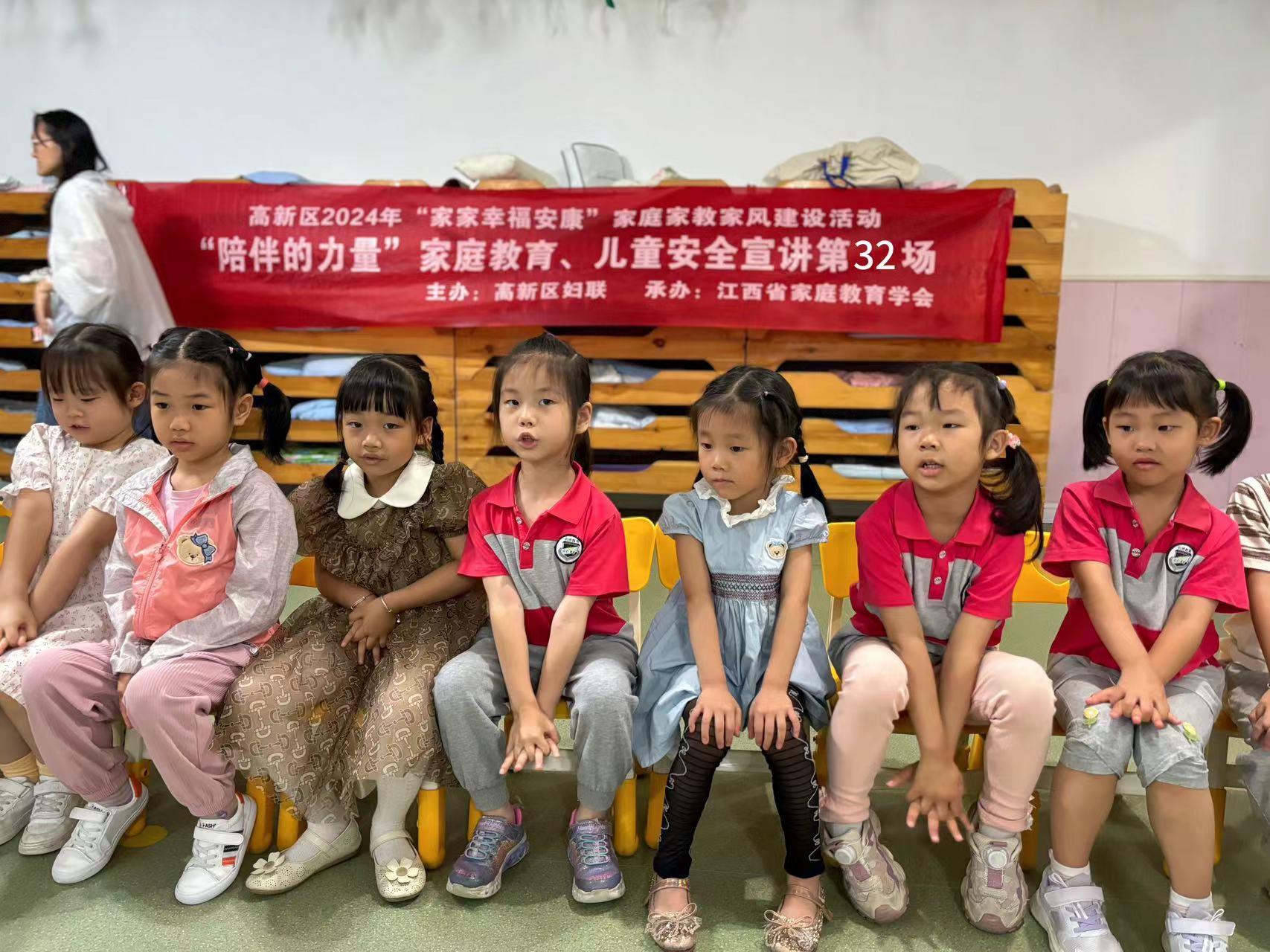 VR防溺水沉浸式体验走进校园——高新区为学生打造安全教育新课堂-江西省家庭教育学会