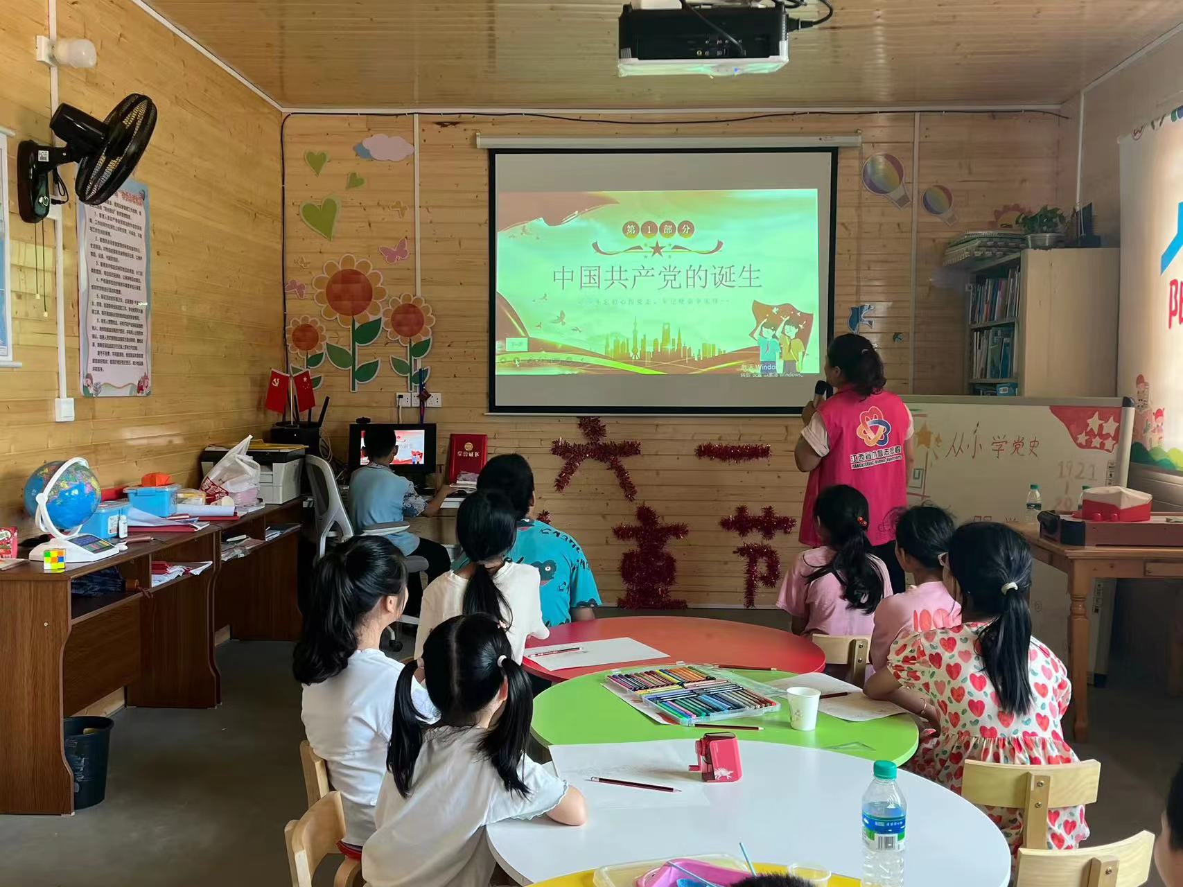 泰和县螺溪镇西岗村阳光驿站“童心跟党走 畅享中国梦”建党节主题活动-江西省家庭教育学会