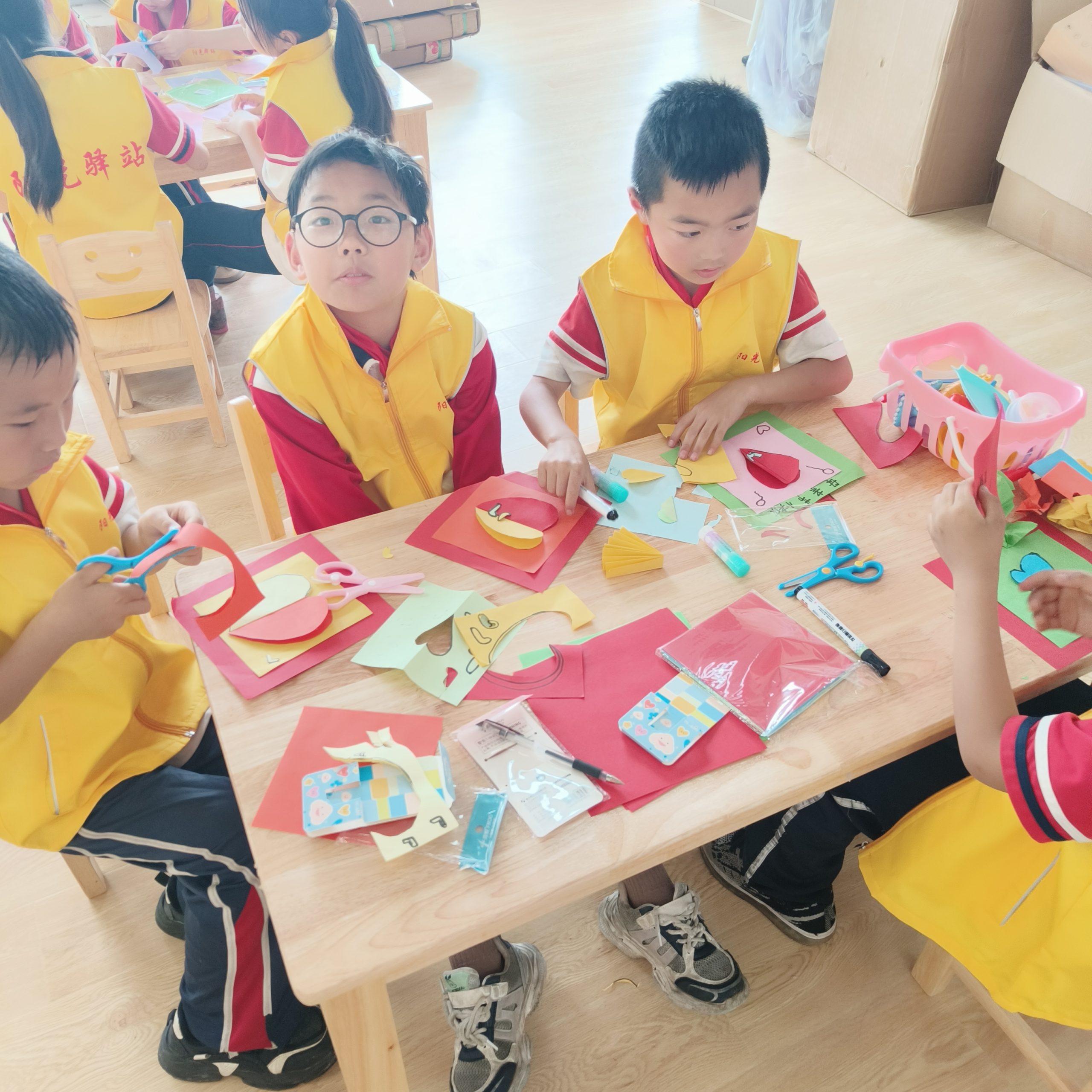 安义县乔乐乡阳光驿站母亲节“花韵留香 告白母爱”活动-江西省家庭教育学会