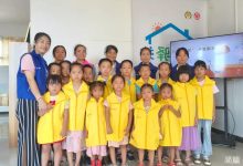 大余县池江镇新江村阳光驿站开展“月满金秋  “饼”承传情”主题活动-江西省家庭教育学会