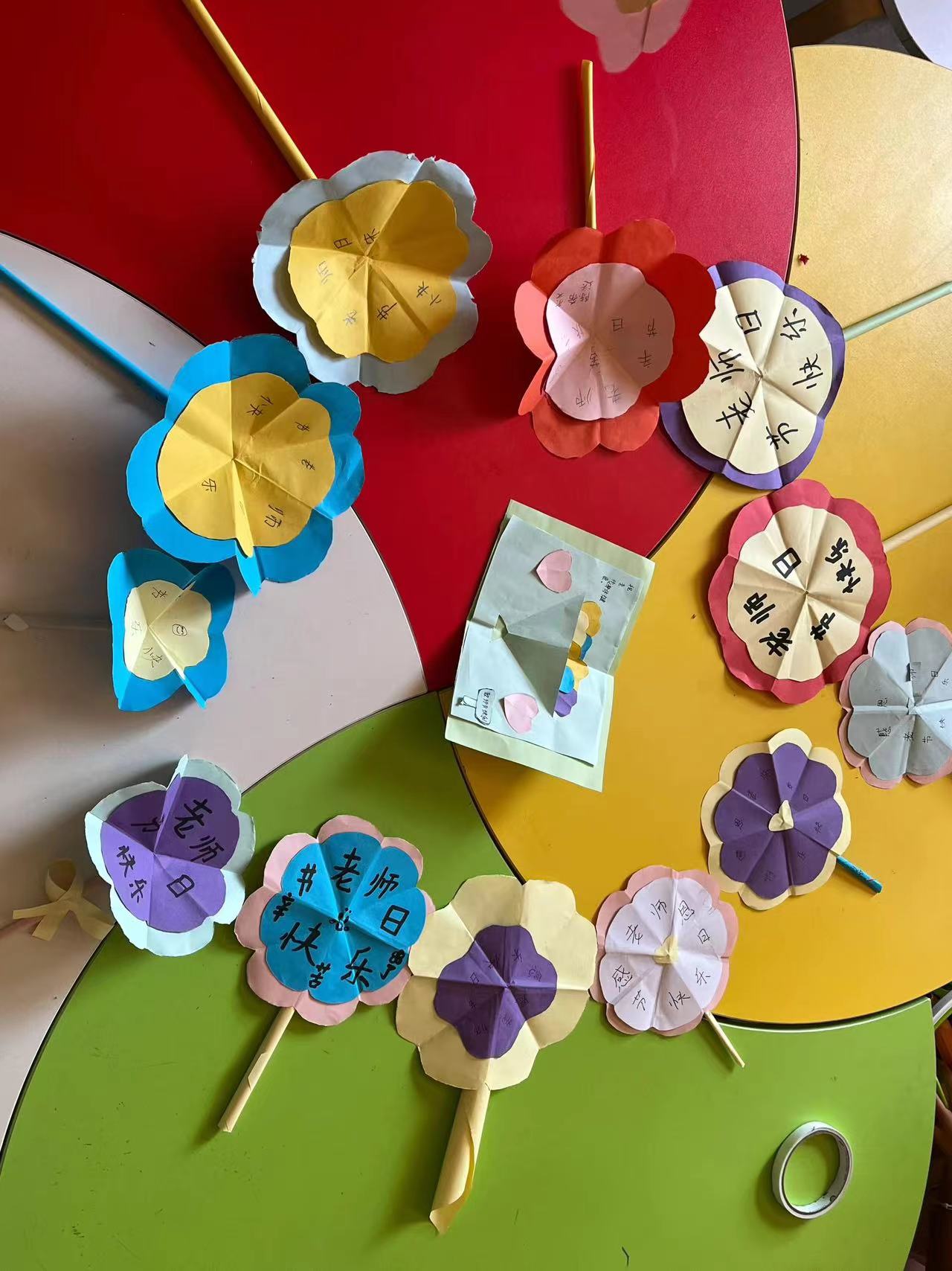 泰和县螺溪镇西岗村阳光驿站开展“感念师恩 兰香传情”教师节活动-江西省家庭教育学会