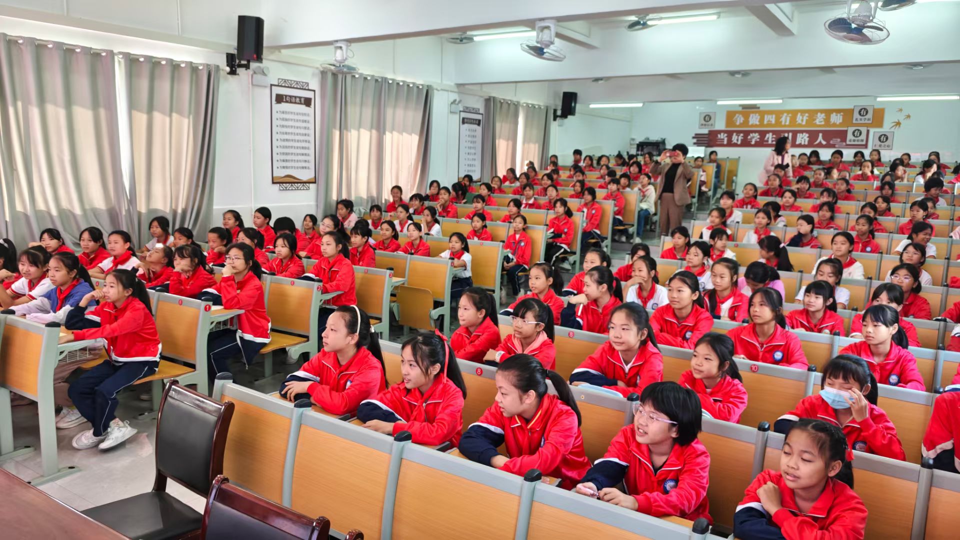 安远县妇联组织开展“春蕾计划”青春期健康教育进校园活动-江西省家庭教育学会