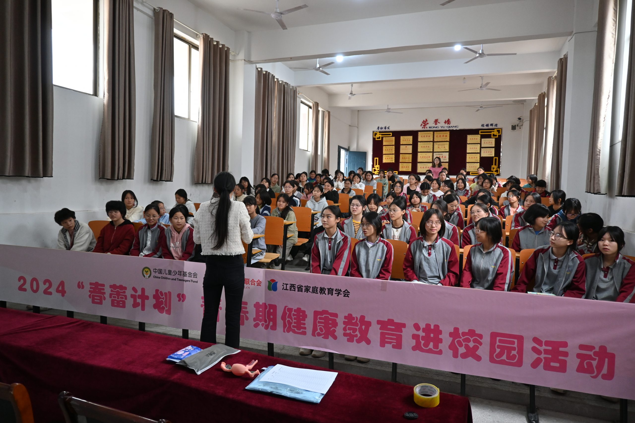 东乡区妇联在多所学校开展“春蕾计划”青春期健康教育讲座-江西省家庭教育学会
