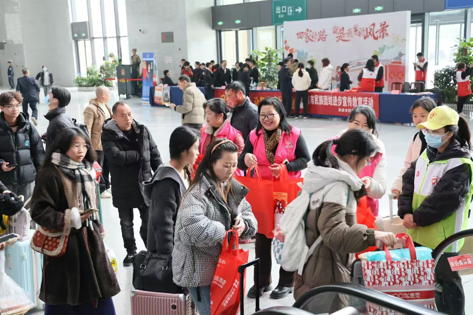 江西省家庭教育学会开展“把爱带回家 同心护成长”寒假儿童关爱服务-江西省家庭教育学会