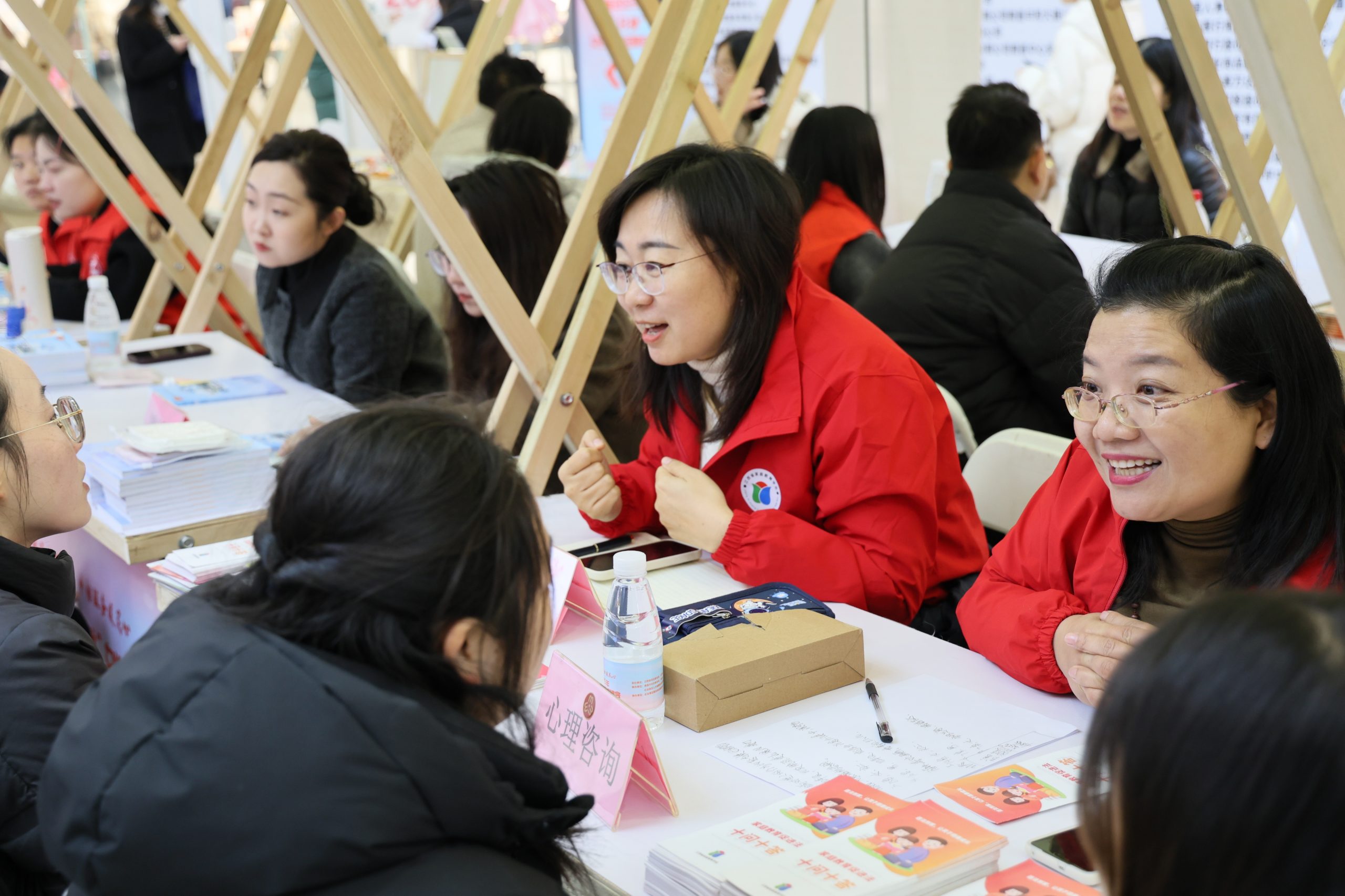 聚焦女性职场发展  家庭教育与心理健康咨询成招聘会亮点-江西省家庭教育学会