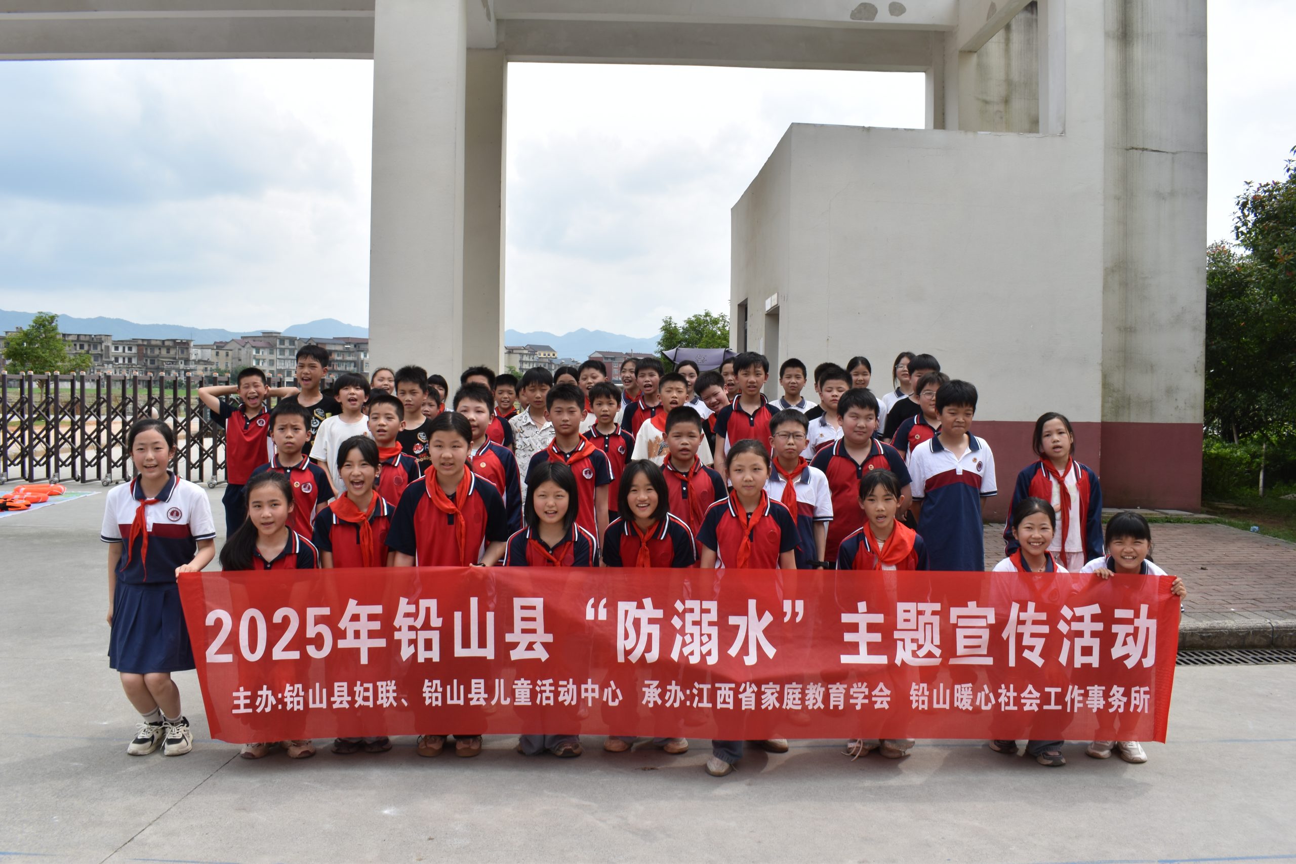 铅山县儿童防溺水教育玩出新花样：VR体验、憋气挑战齐上阵-江西省家庭教育学会