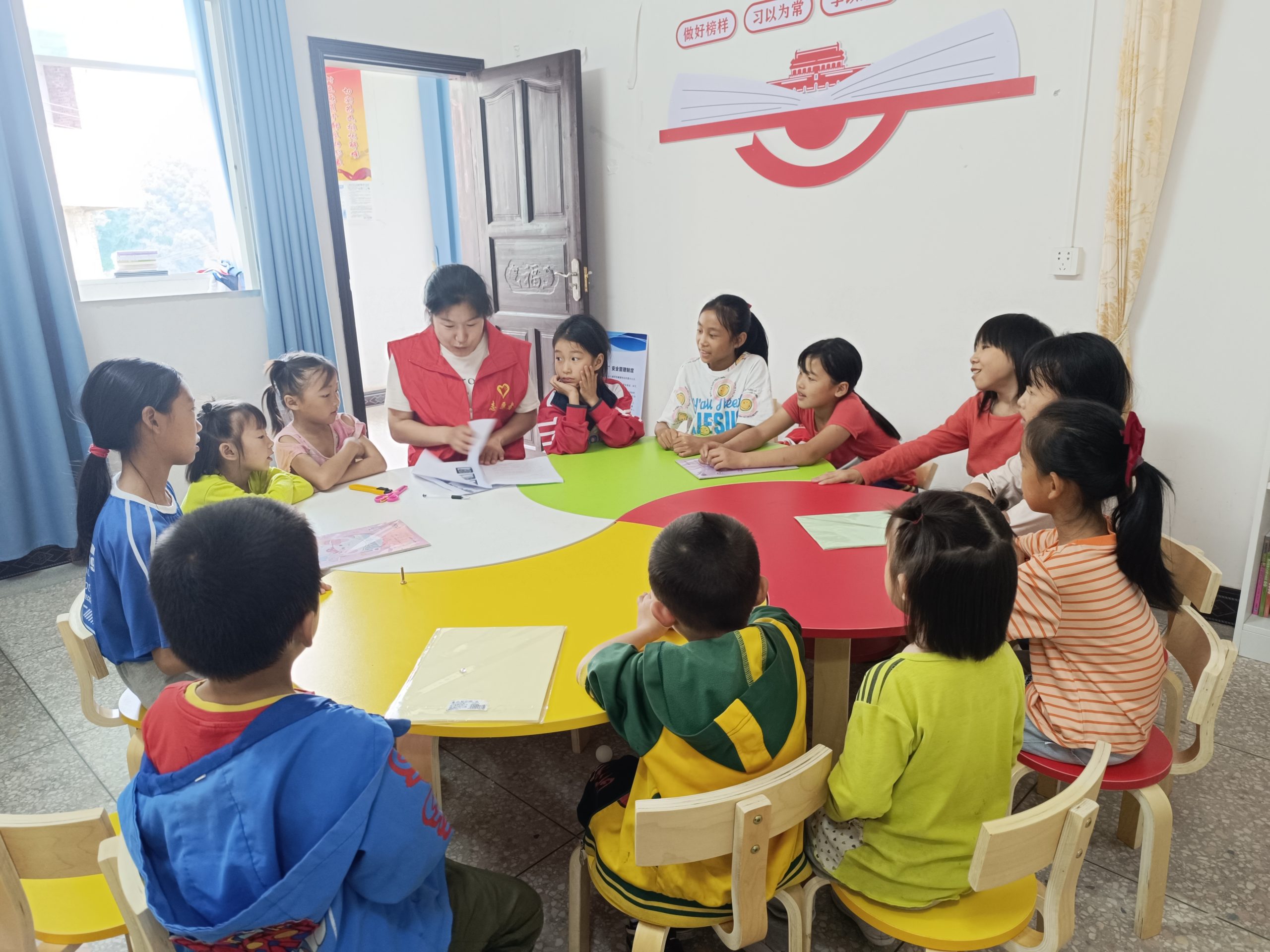 于都县新陂乡高田村阳光驿站开展“诗韵春天  声动驿站”诗歌朗诵主题活动-江西省家庭教育学会