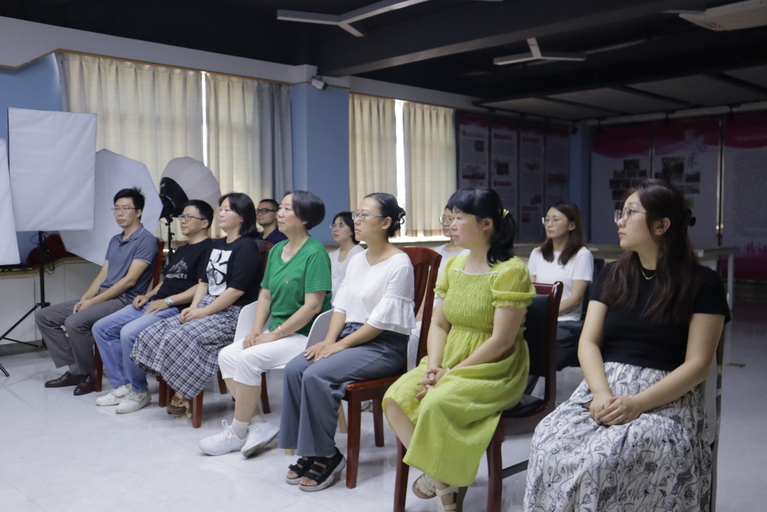 江西省家庭教育学会组织收看纪念中国人民抗日战争暨世界反法西斯战争胜利80周年阅兵仪式-江西省家庭教育学会